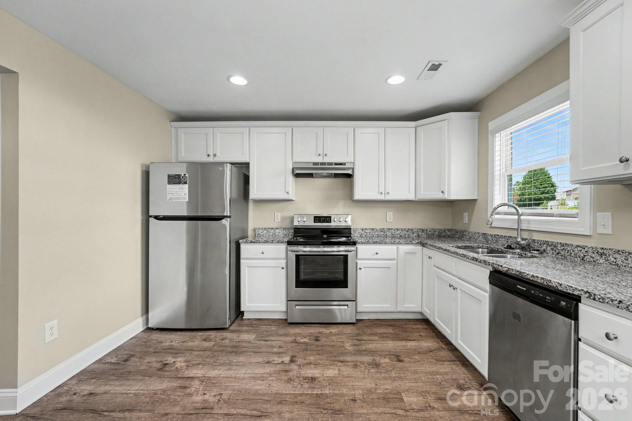 1545 Mayfair Drive Property Photo 4
