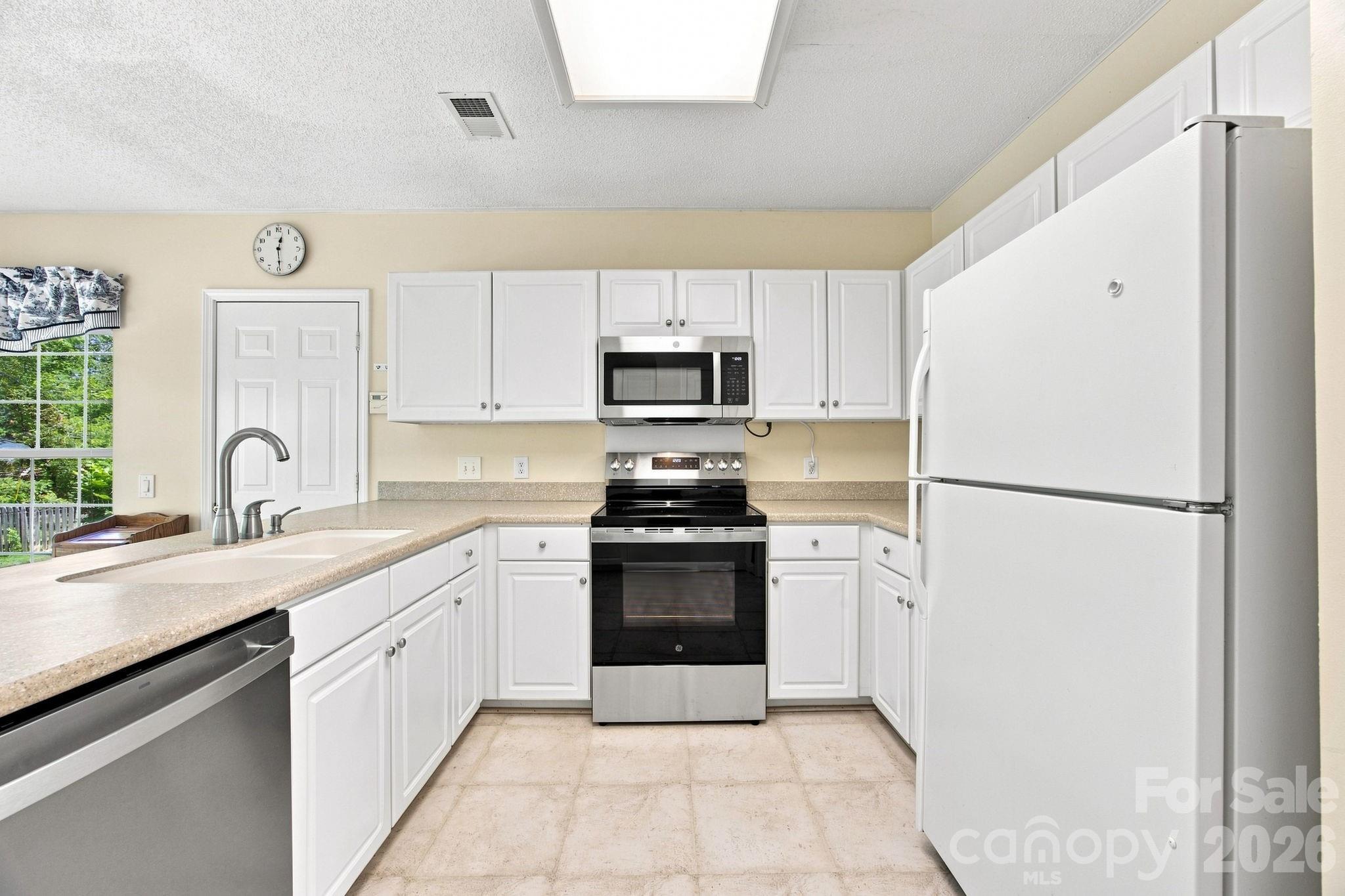 124 Aylesbury Lane Property Photo 8