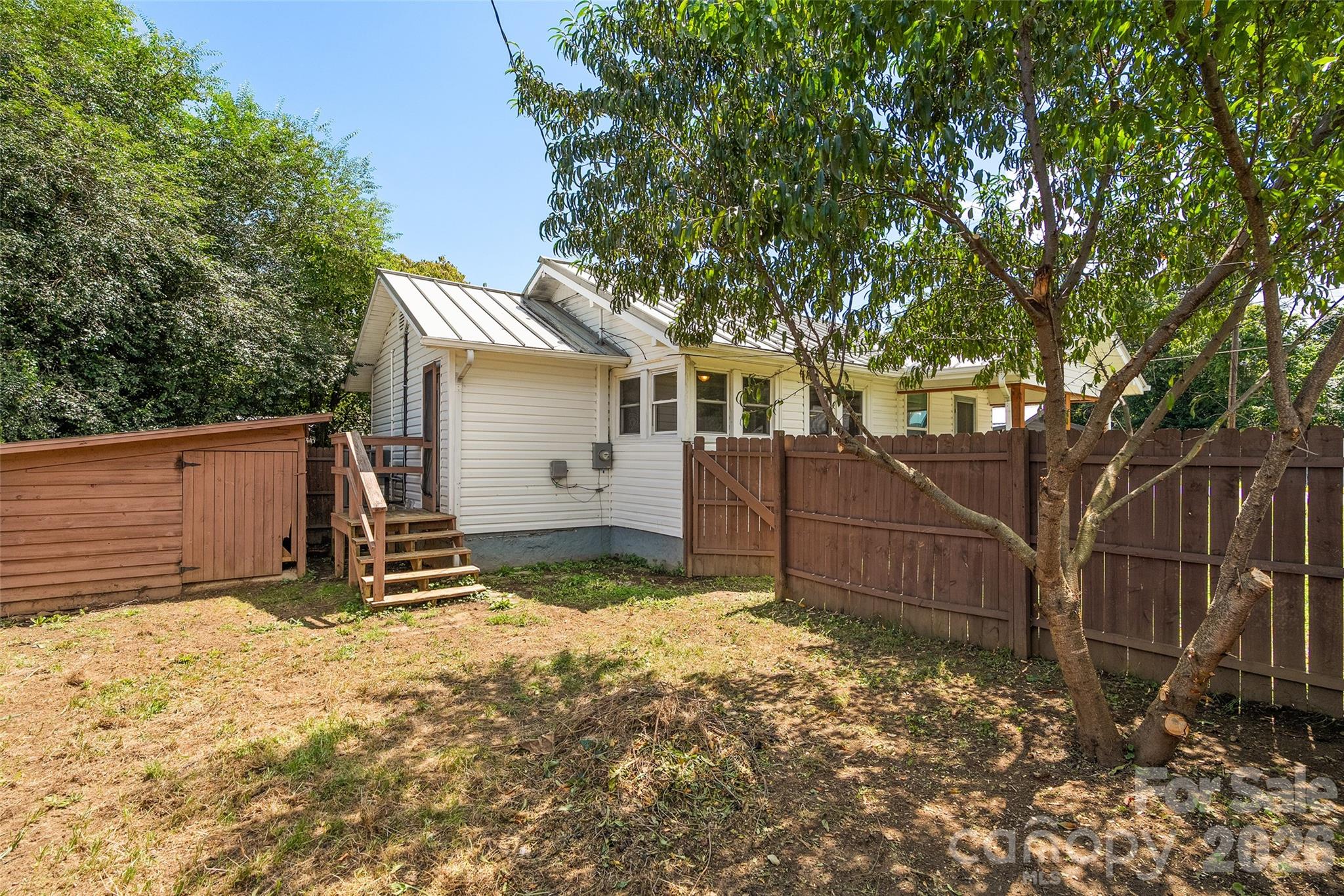 417 Riverbend Street Property Photo 25