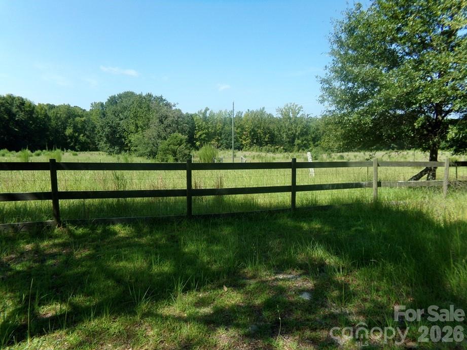 723 Lester Hicks Circle Property Photo 2