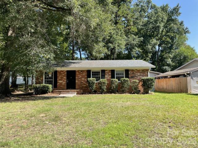 909 Carrington Drive Property Photo 1