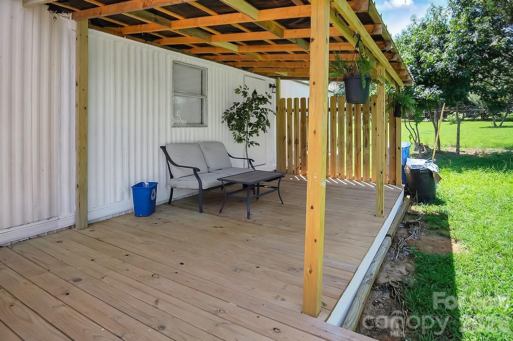 6584 Deerwood Trail Property Photo 7