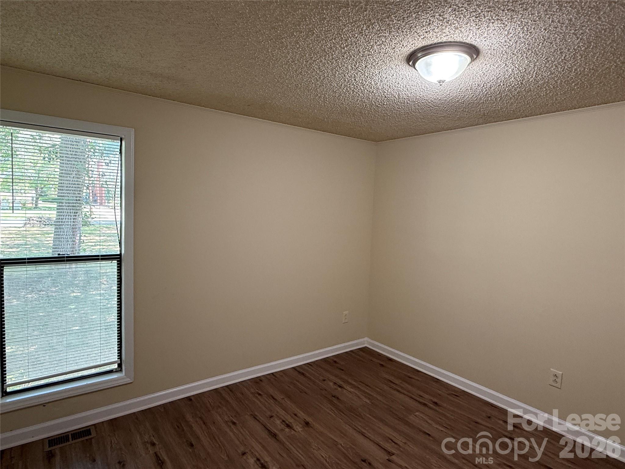 2220 Laburnum Avenue Property Photo 10
