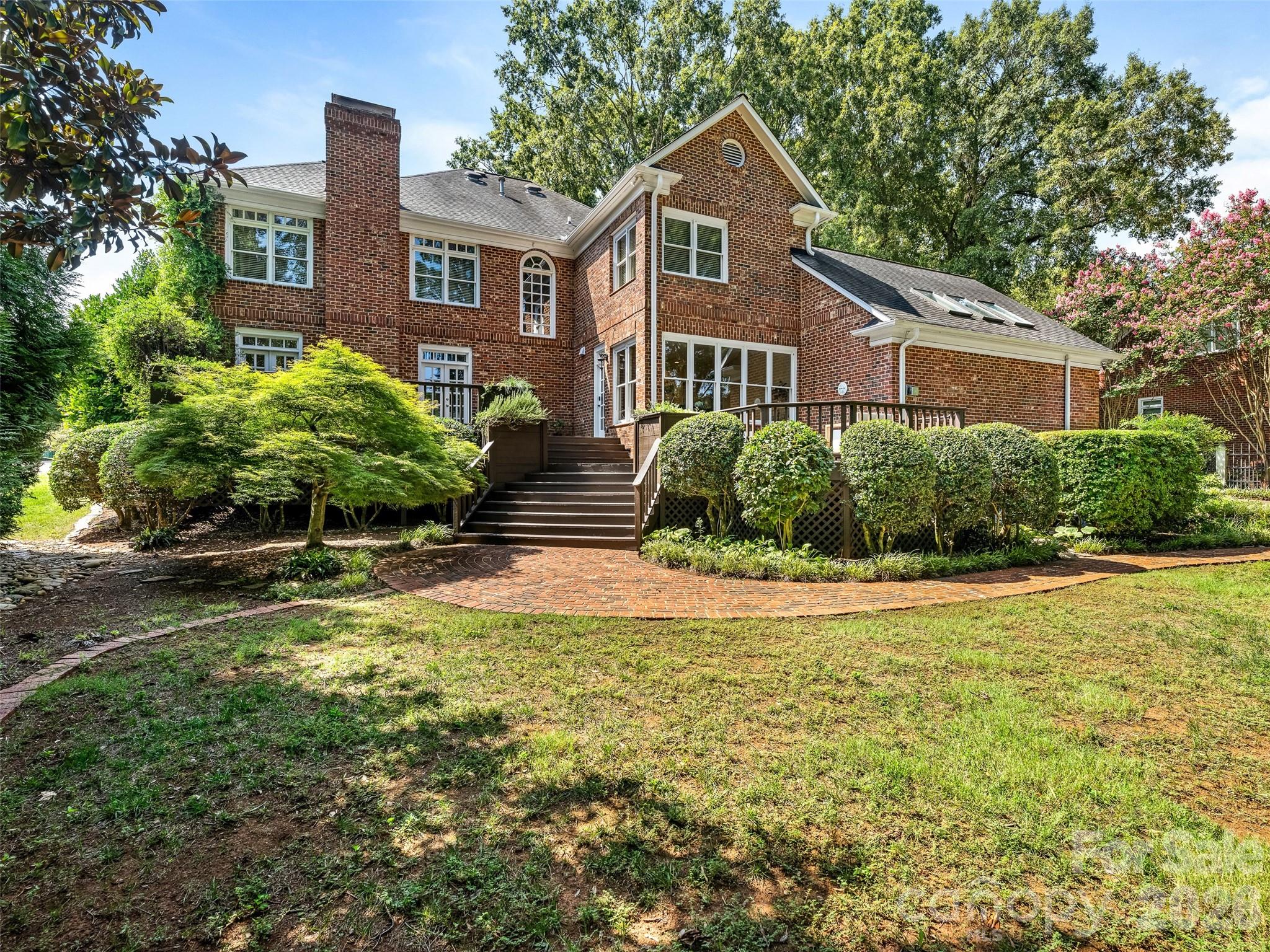 5216 Sunningdale Drive Property Photo 4