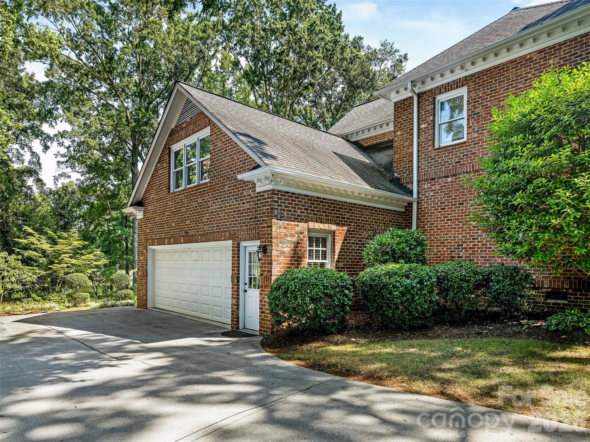 5216 Sunningdale Drive Property Photo 40