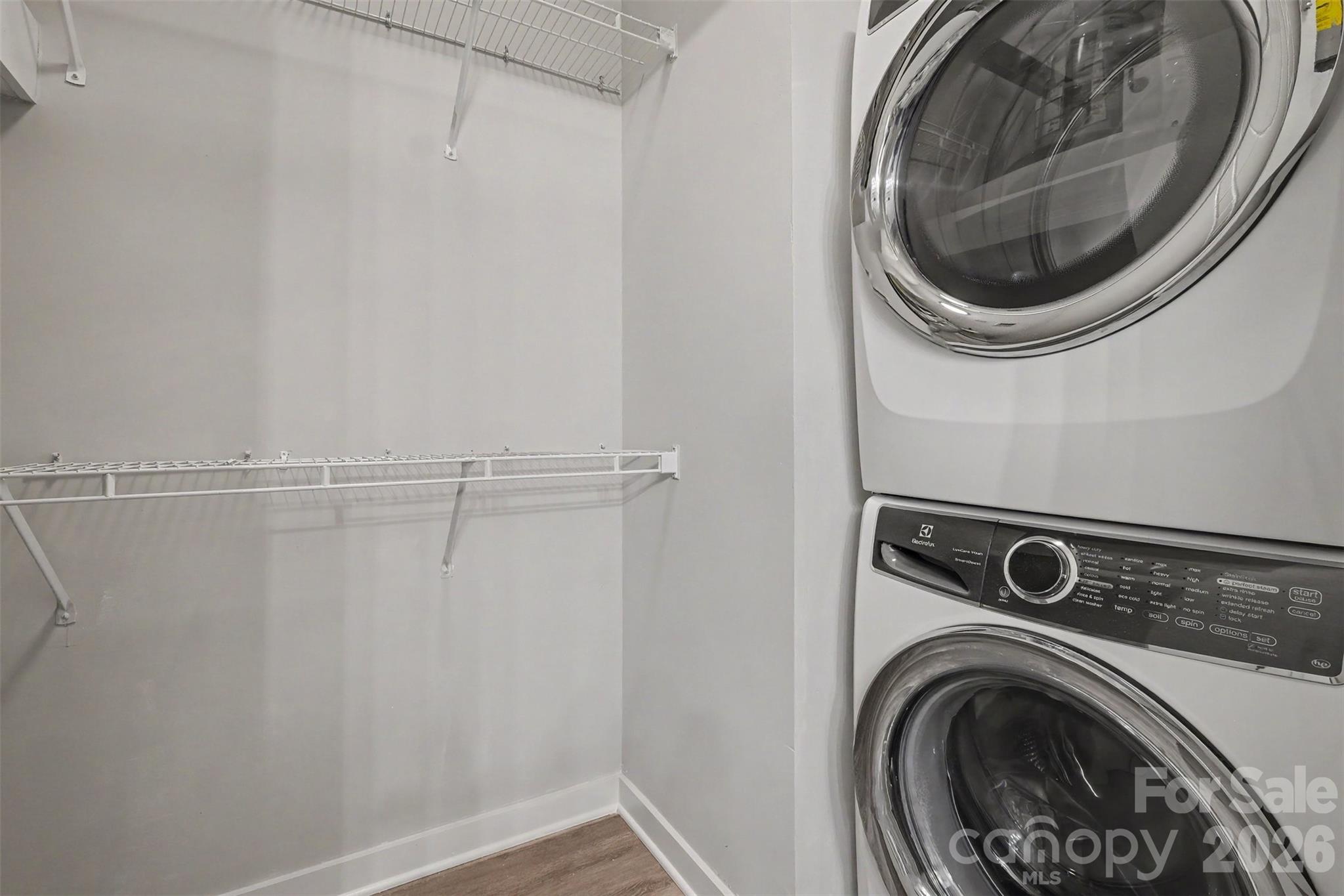 525 E 6th Street 201 Property Photo 22