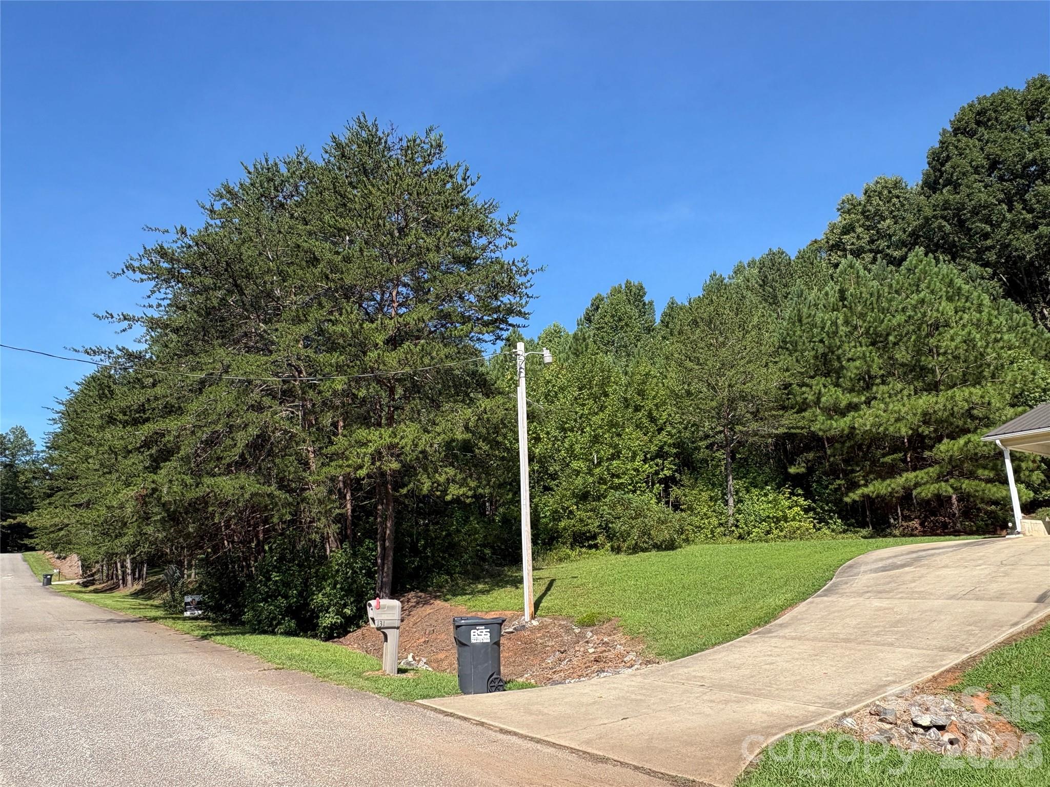 127 S Yadkin River Road Property Photo 3