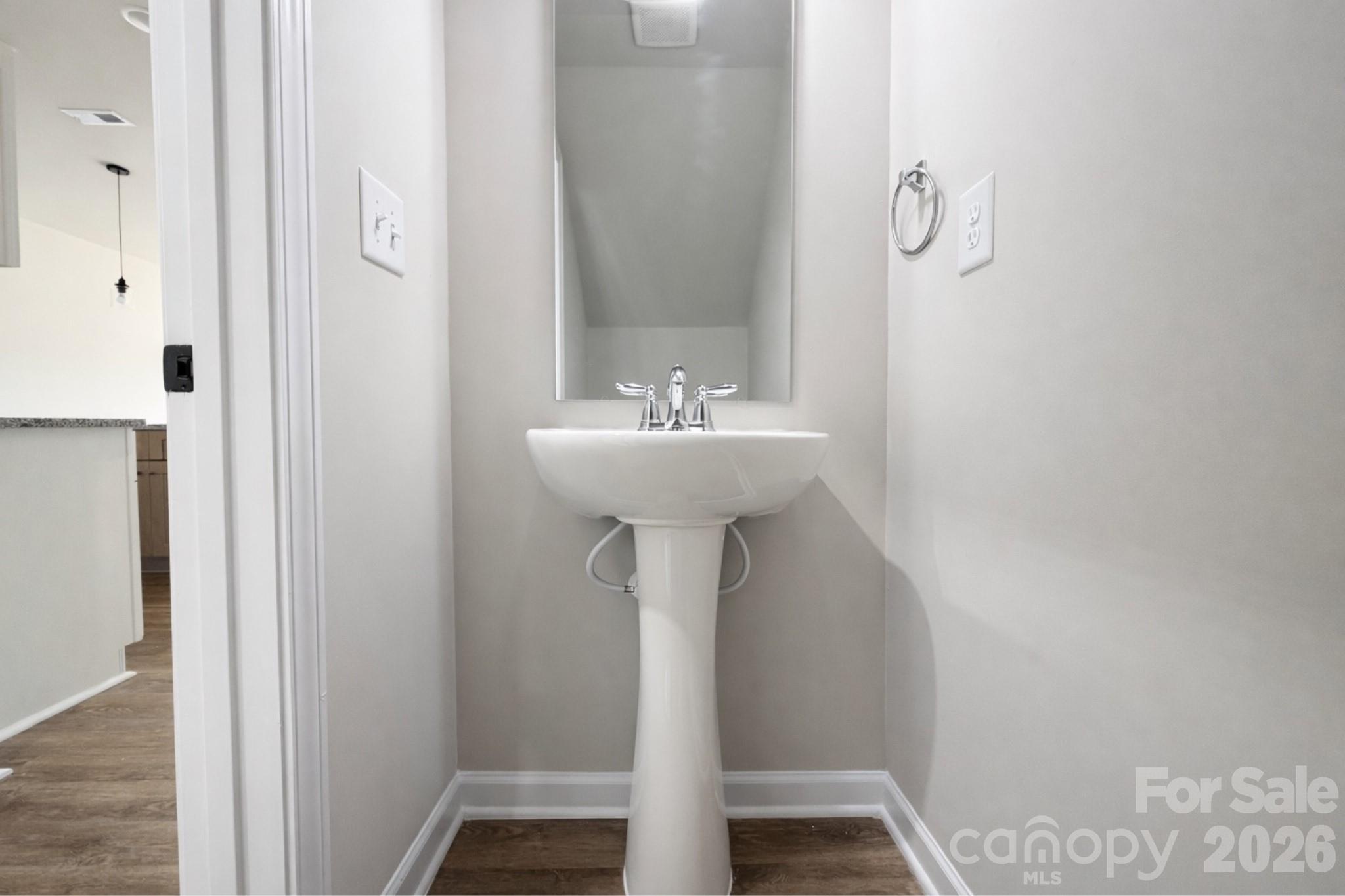 5913 Wallace Avenue Property Photo 11