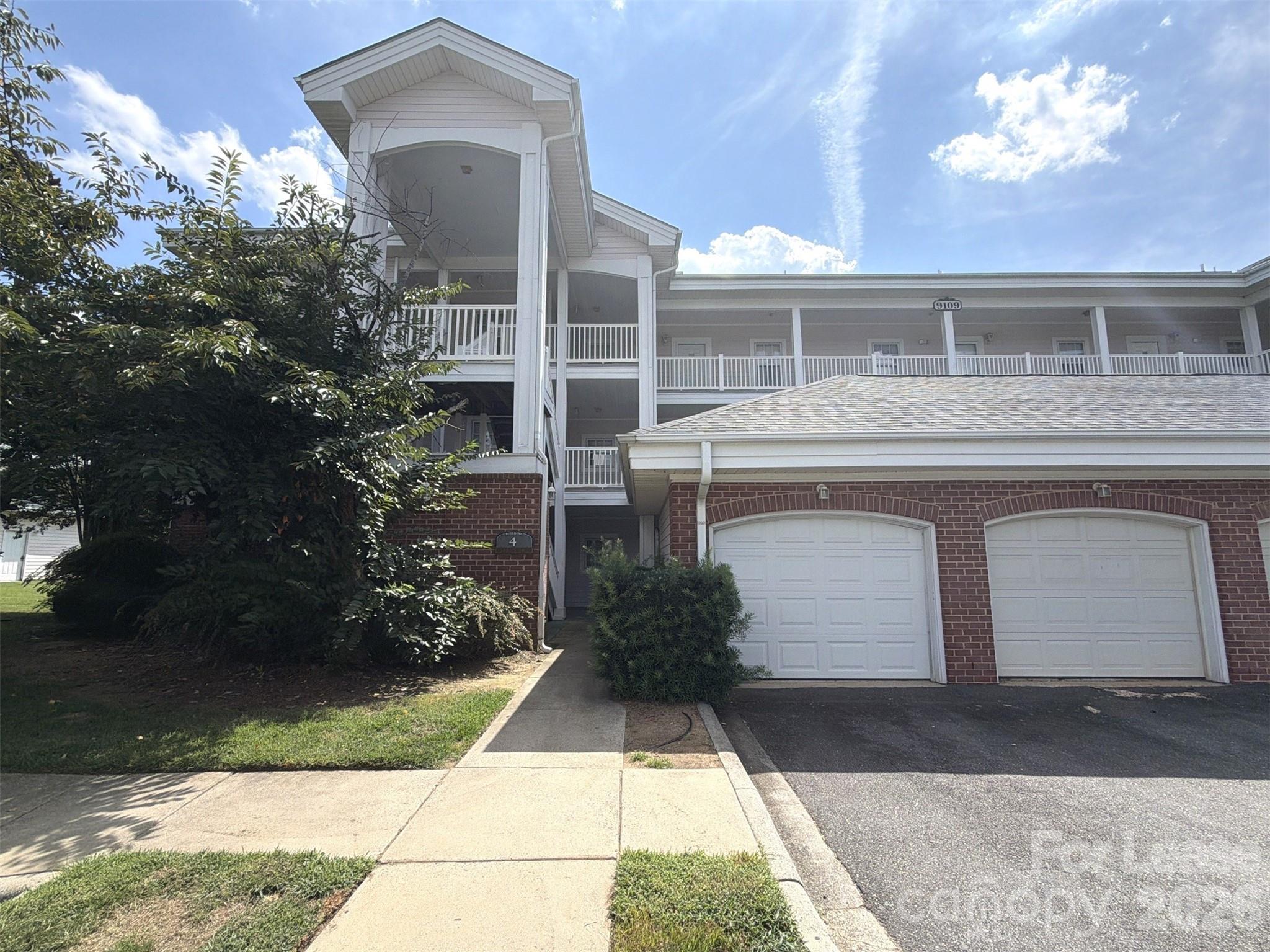 9113 Meadow Vista Road Property Photo 1