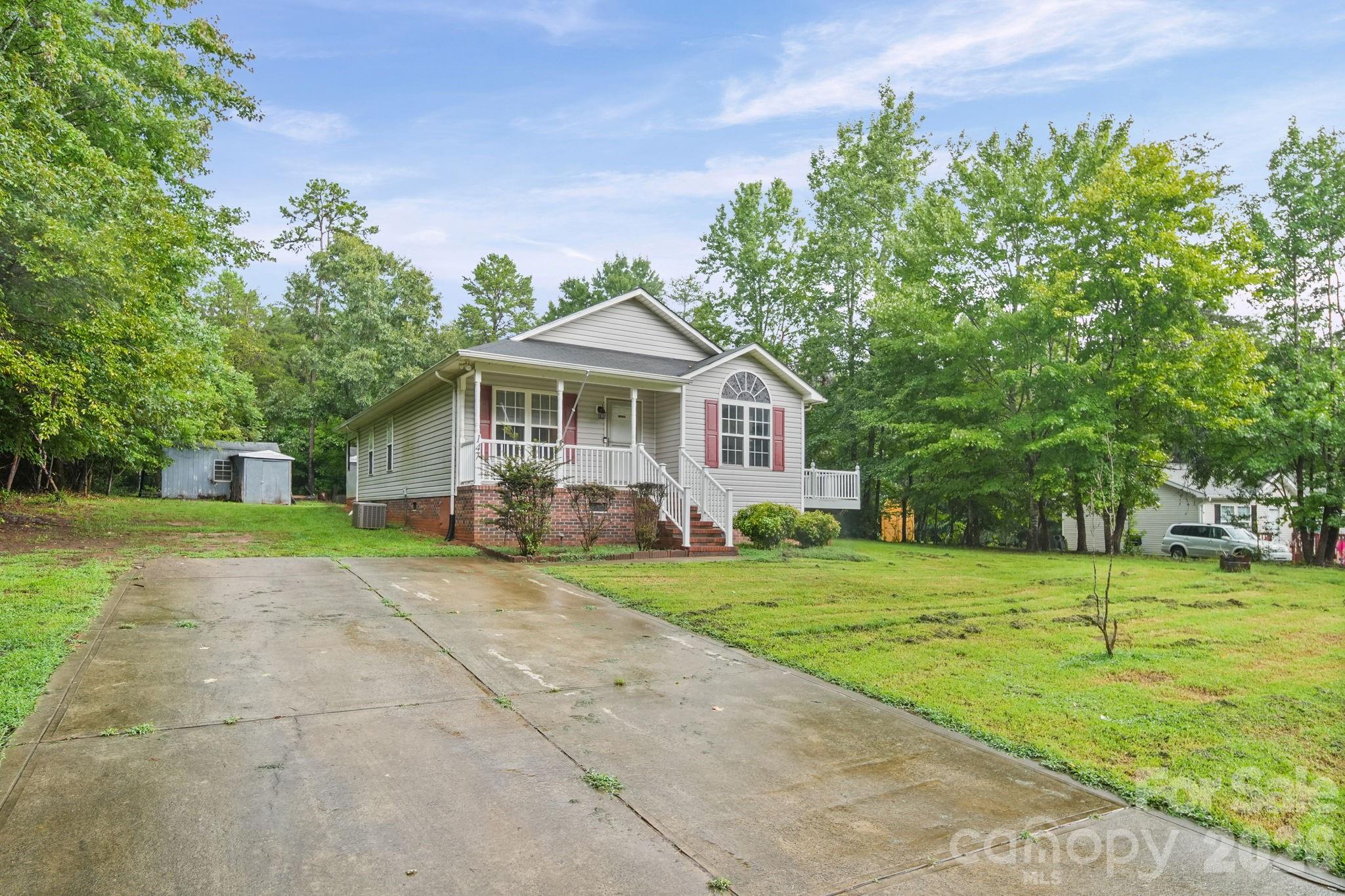 147 Island Terrace Road Property Photo 3