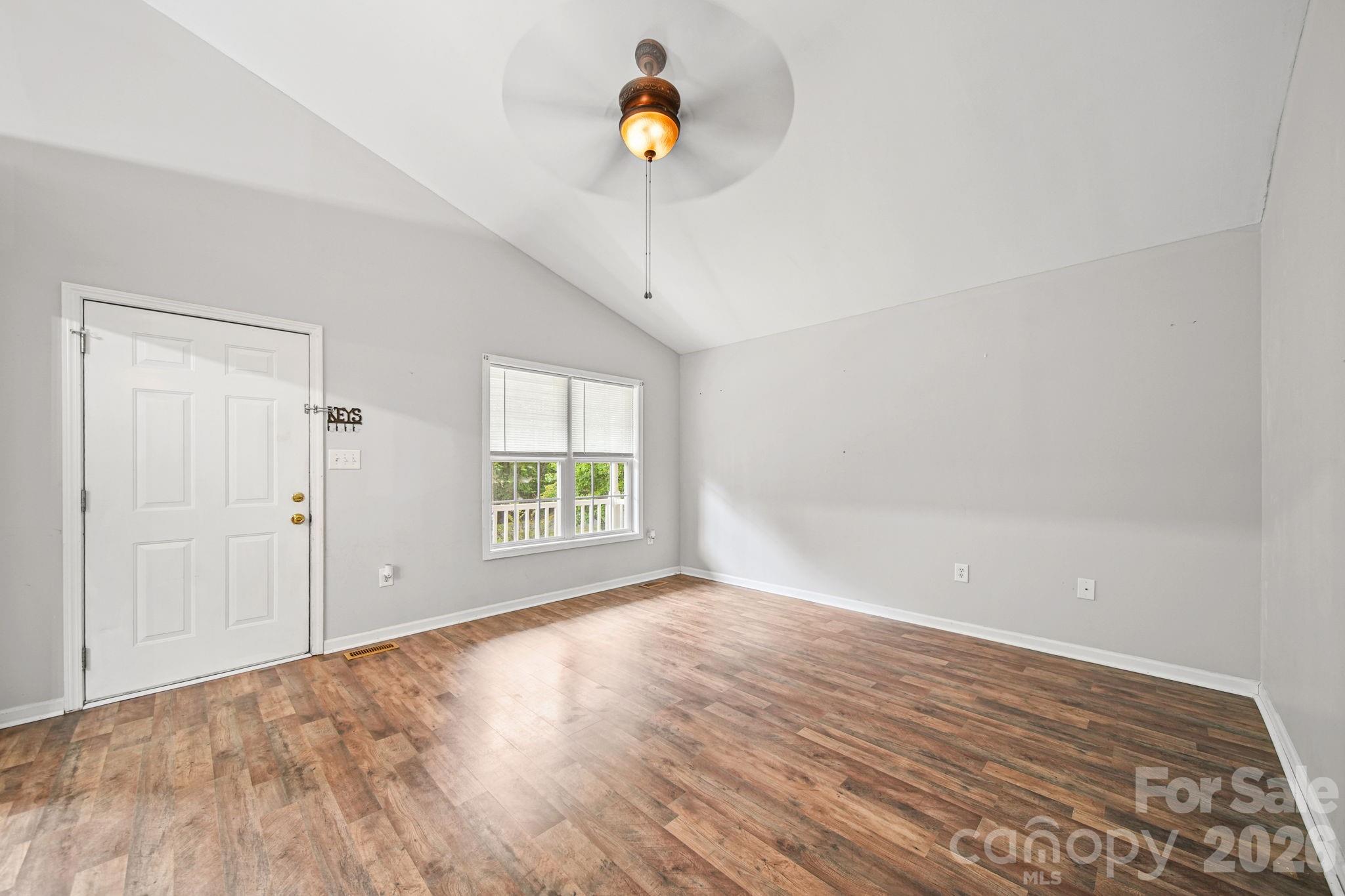 147 Island Terrace Road Property Photo 5
