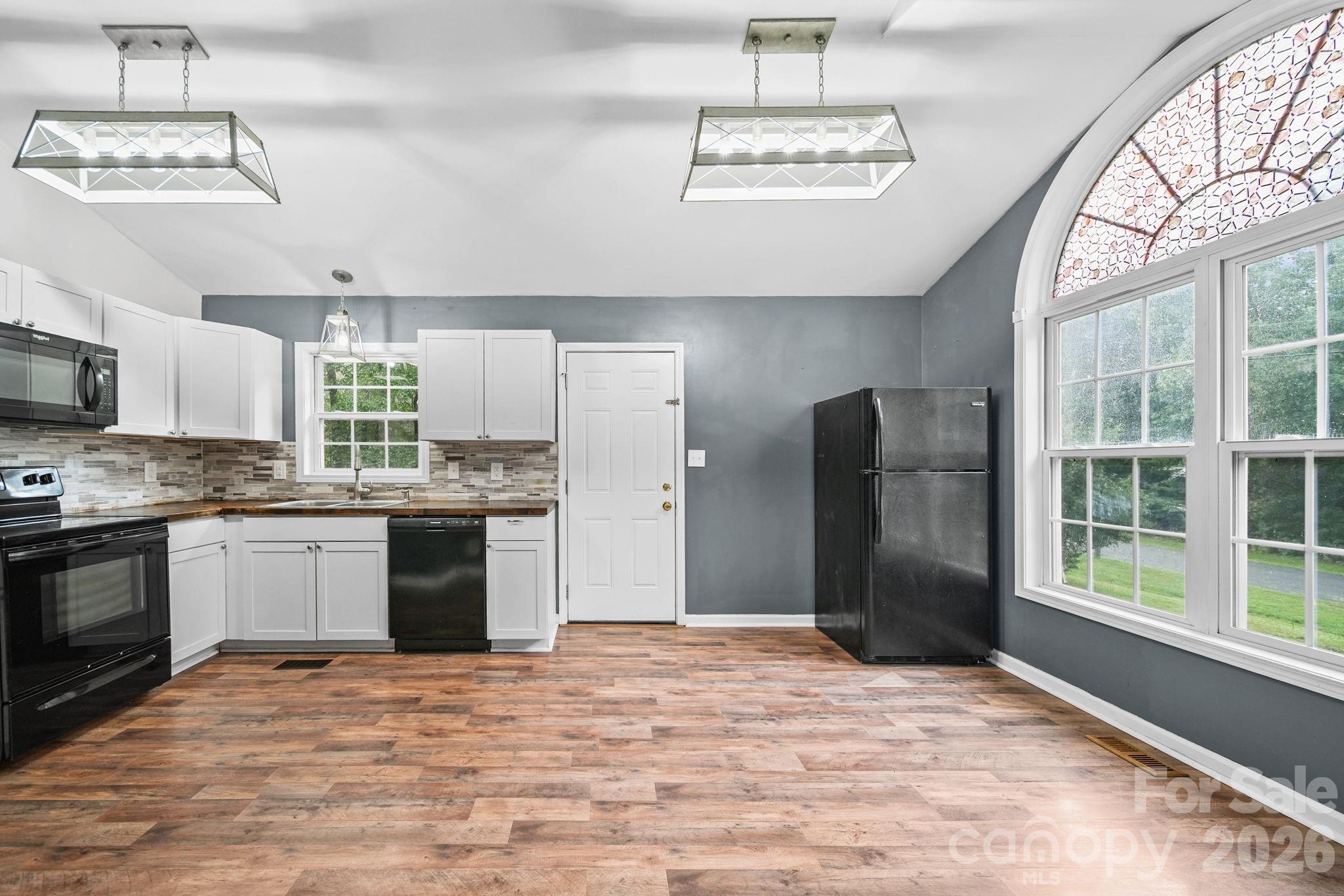 147 Island Terrace Road Property Photo 8