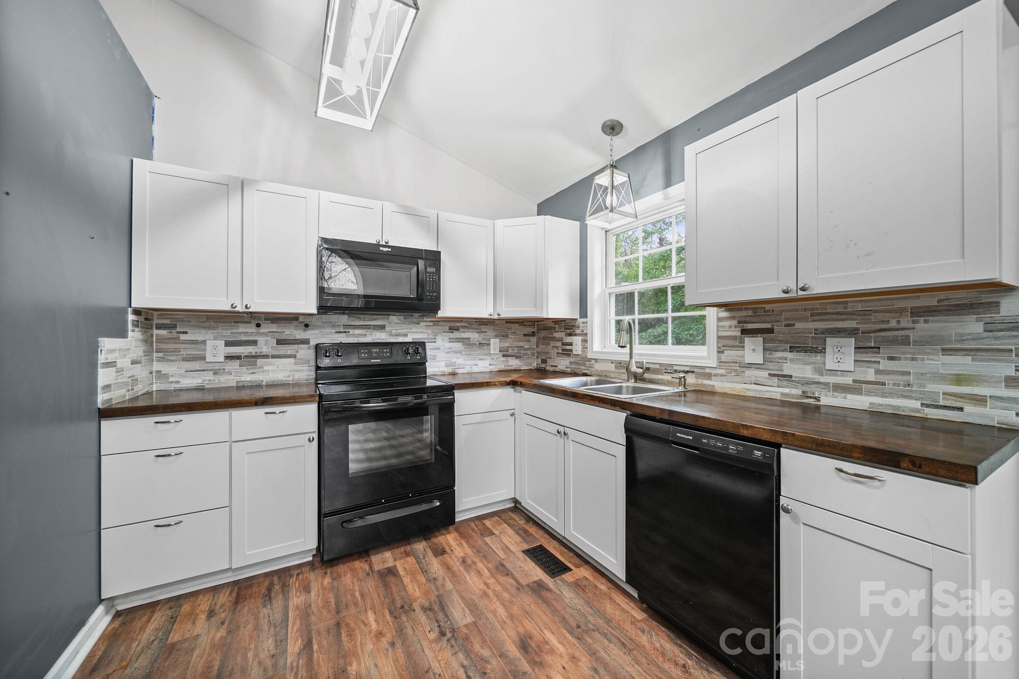147 Island Terrace Road Property Photo 9