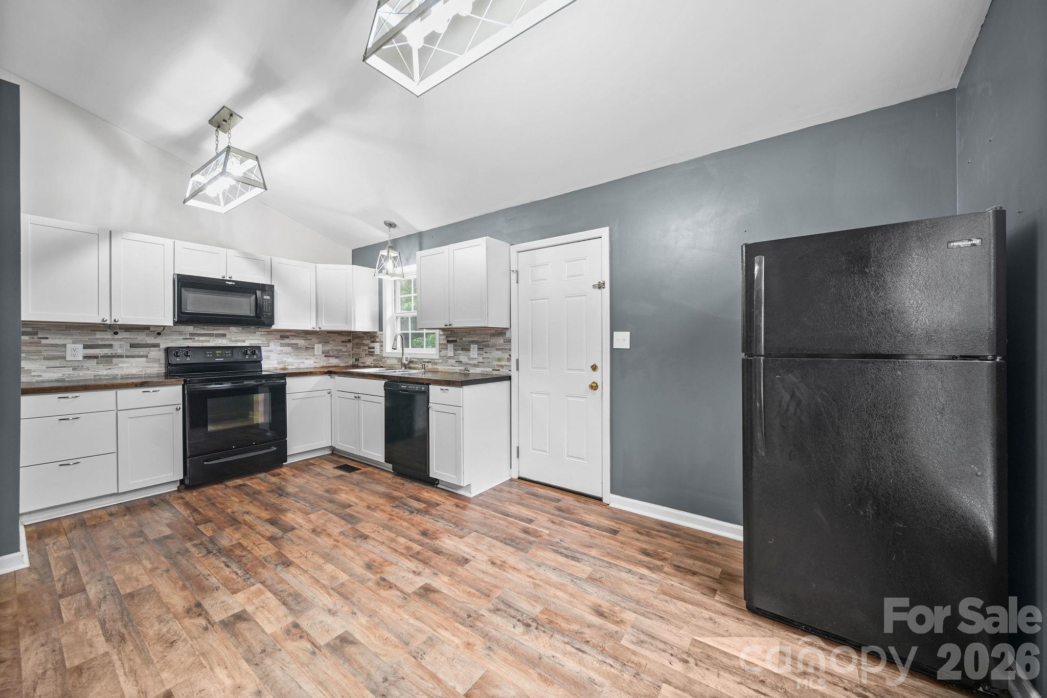 147 Island Terrace Road Property Photo 10