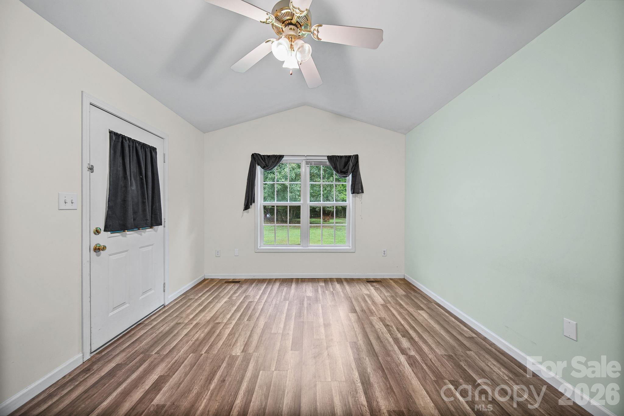 147 Island Terrace Road Property Photo 14
