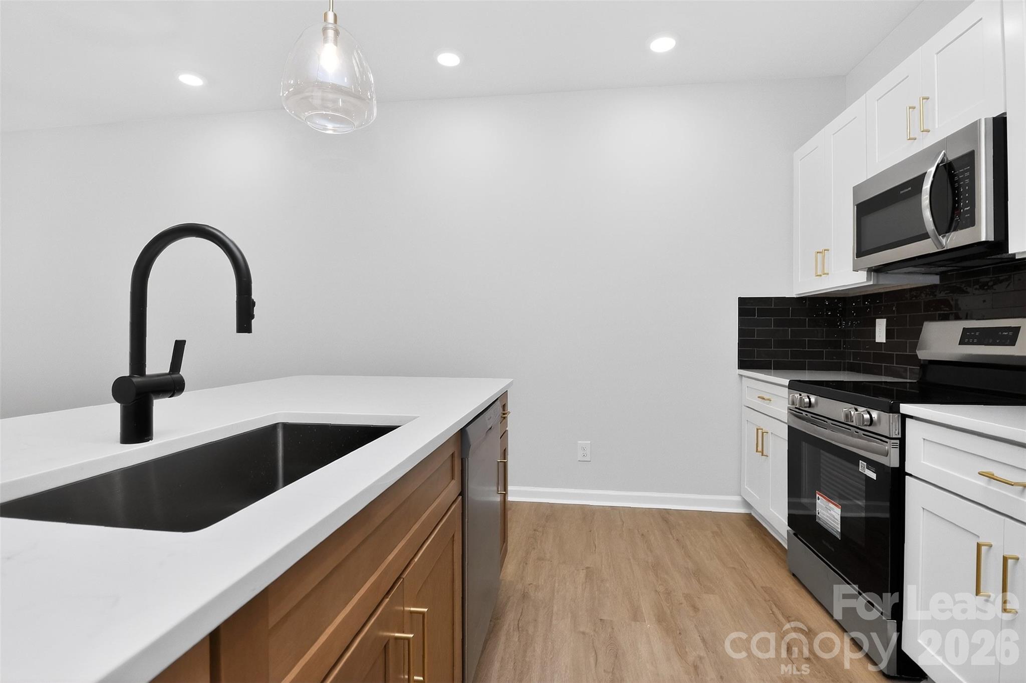 341 N Hoskins Road Property Photo 11