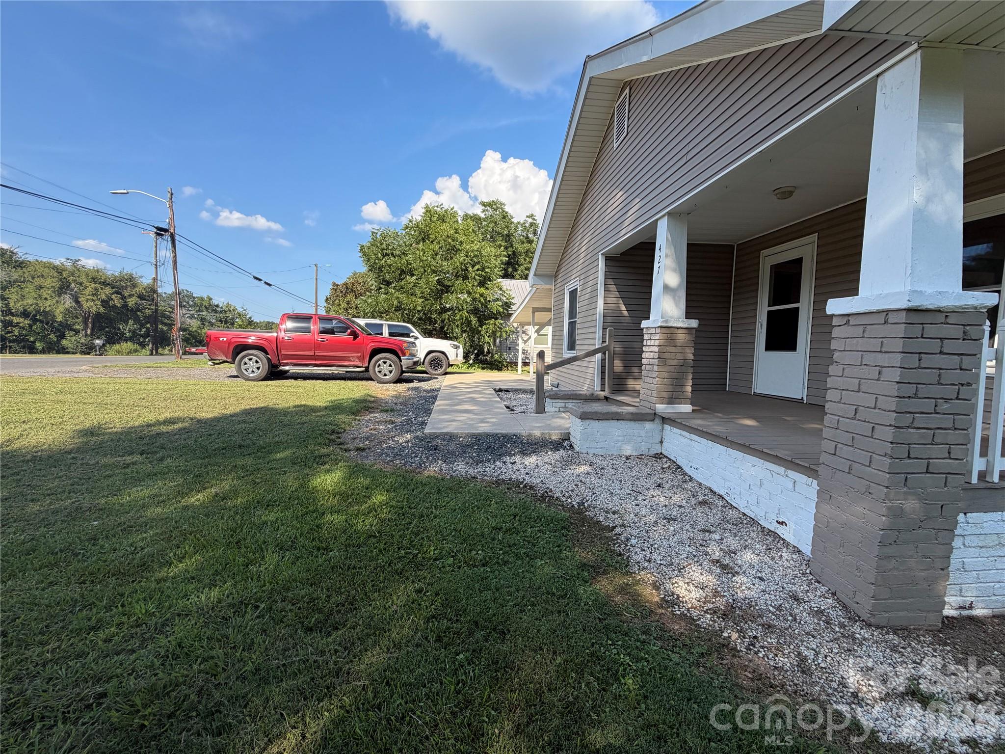 427 W Whitley Street Property Photo 9