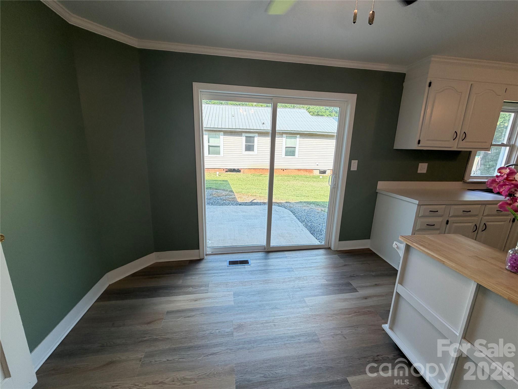 427 W Whitley Street Property Photo 29