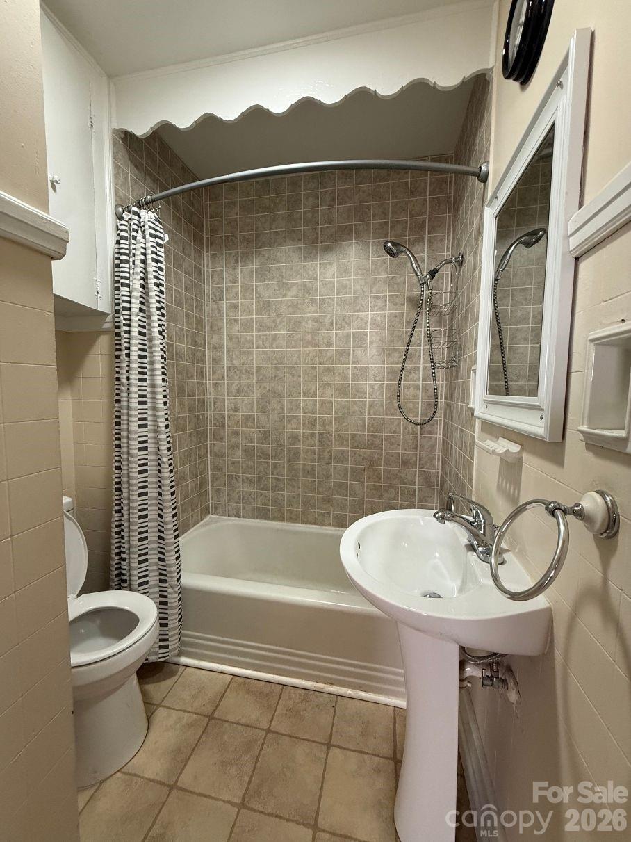 1351 S Aspen Street Property Photo 10