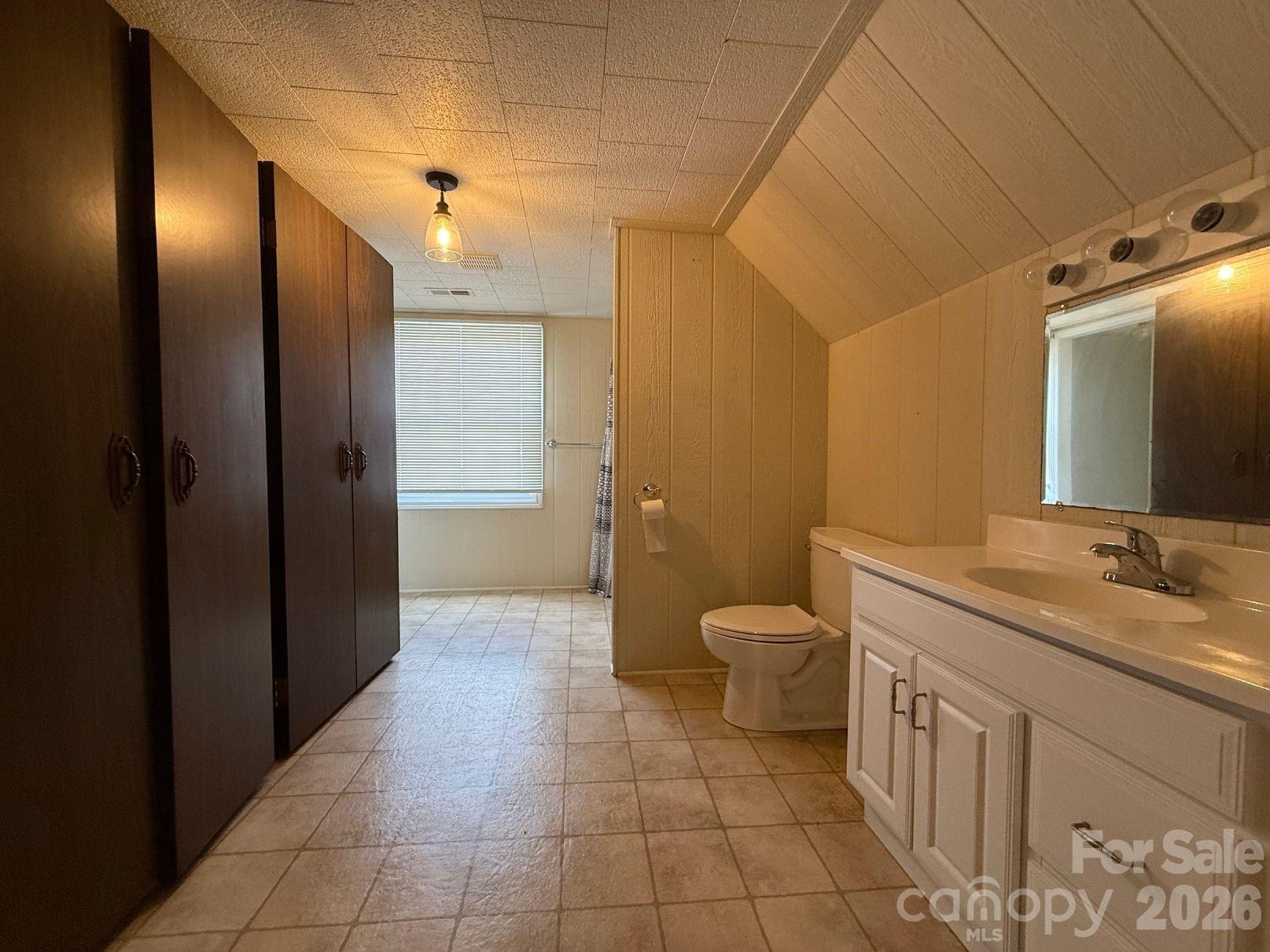 1351 S Aspen Street Property Photo 14