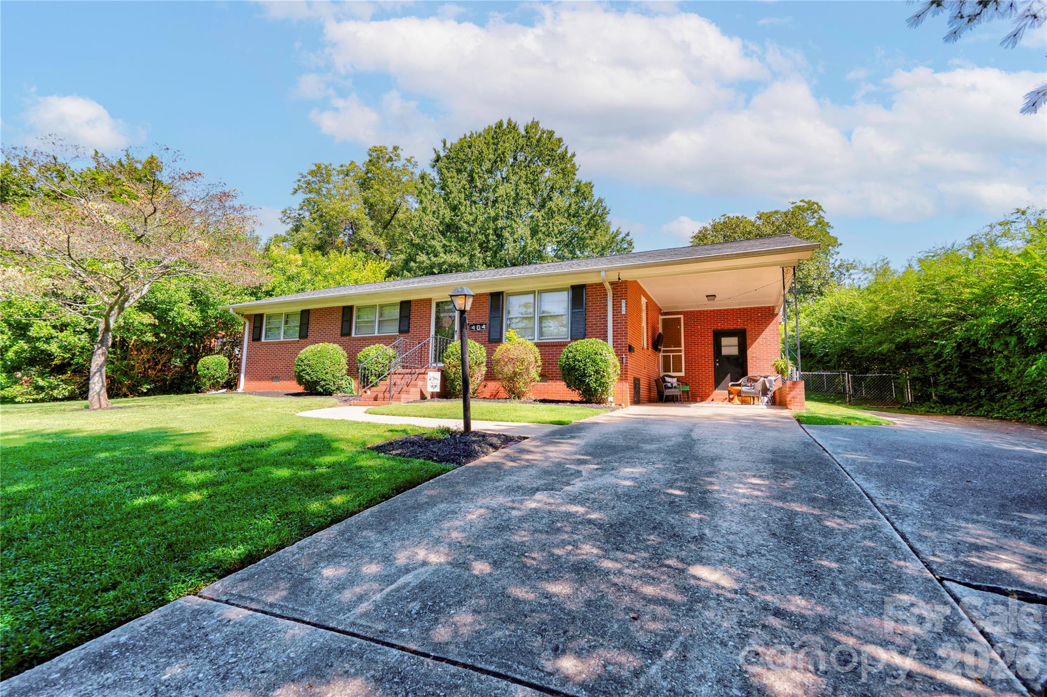 404 Pineview Drive Property Photo 3