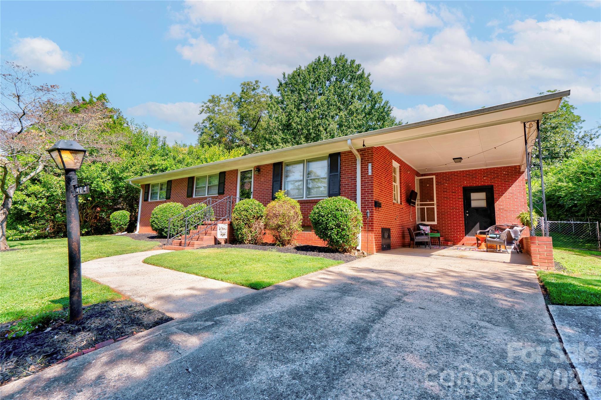 404 Pineview Drive Property Photo 4