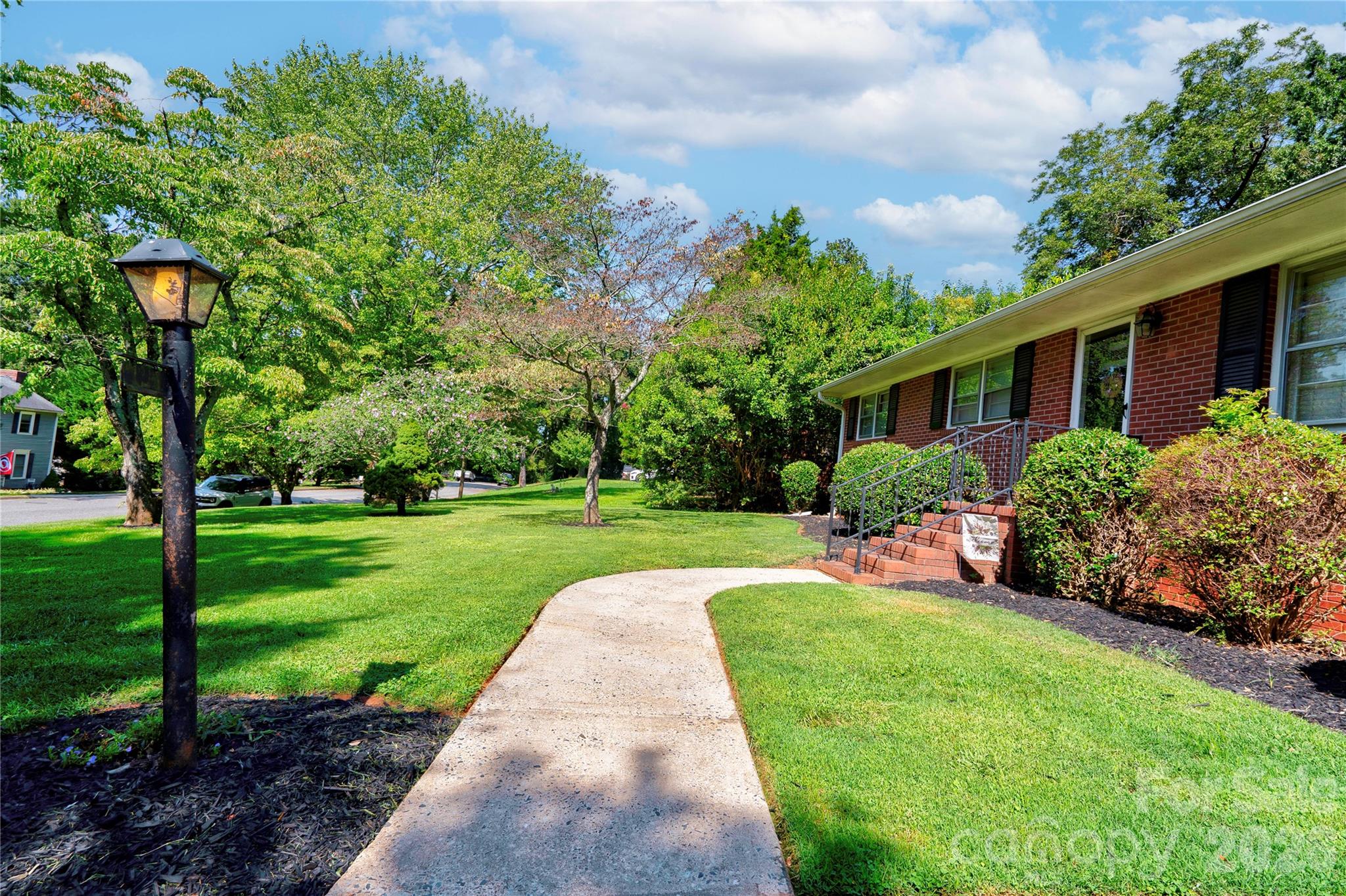 404 Pineview Drive Property Photo 5