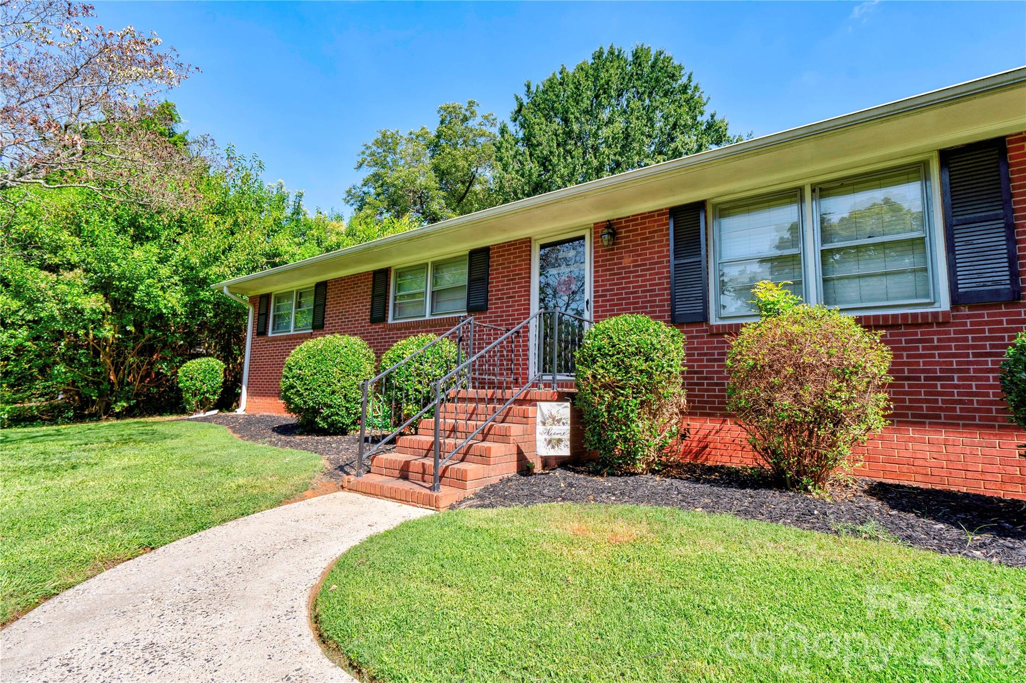 404 Pineview Drive Property Photo 6