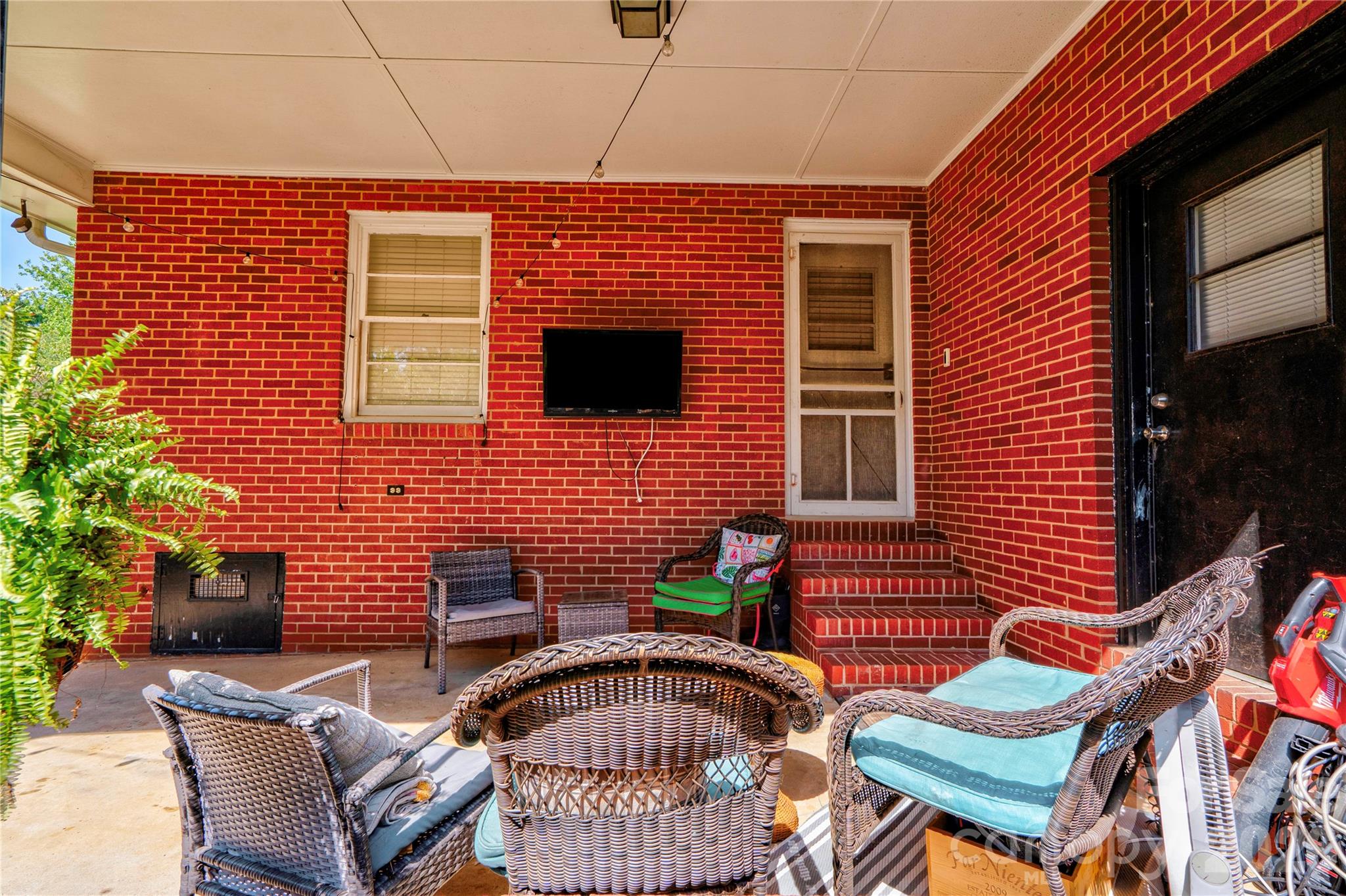 404 Pineview Drive Property Photo 8
