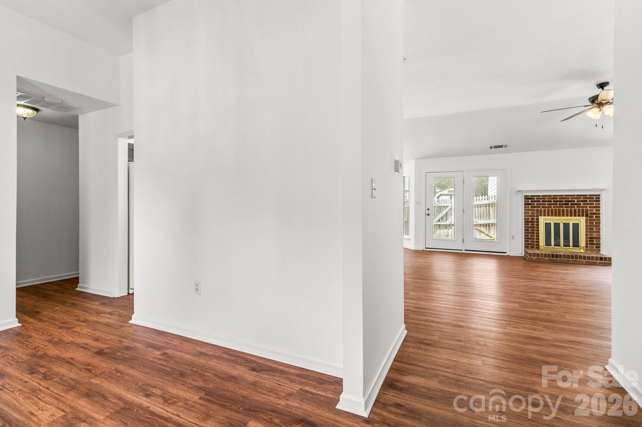 739 Oakbluff Circle Property Photo 4