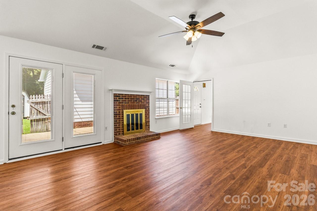 739 Oakbluff Circle Property Photo 8