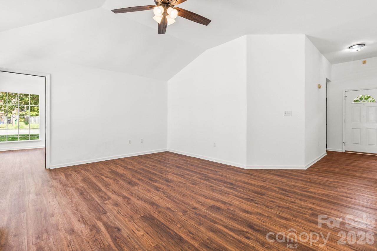 739 Oakbluff Circle Property Photo 14