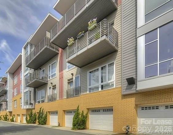 2200 Lyndhurst Avenue 105 Property Photo 1