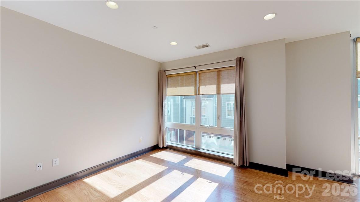 2200 Lyndhurst Avenue 105 Property Photo 2