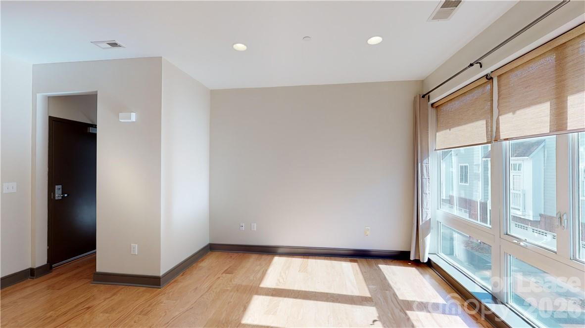 2200 Lyndhurst Avenue 105 Property Photo 3