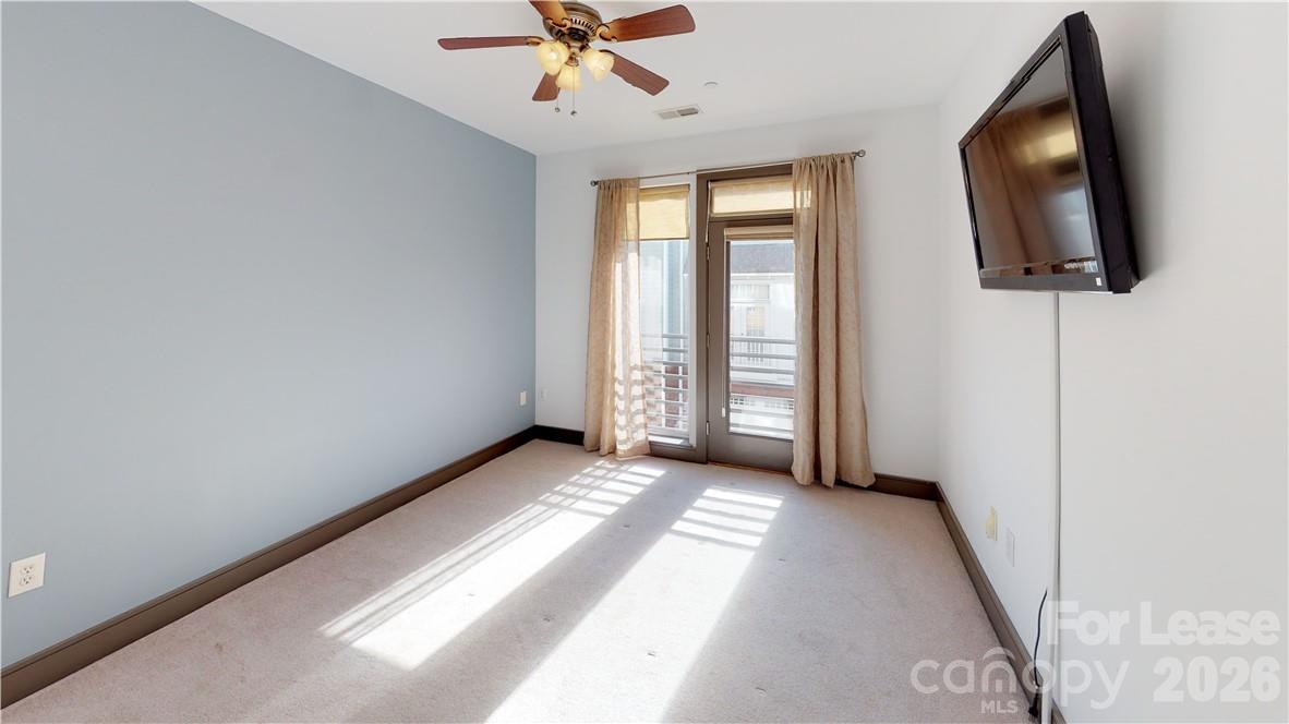 2200 Lyndhurst Avenue 105 Property Photo 11