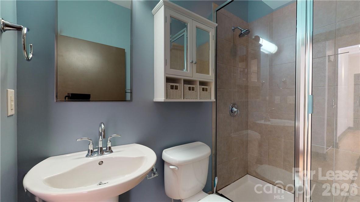 2200 Lyndhurst Avenue 105 Property Photo 14
