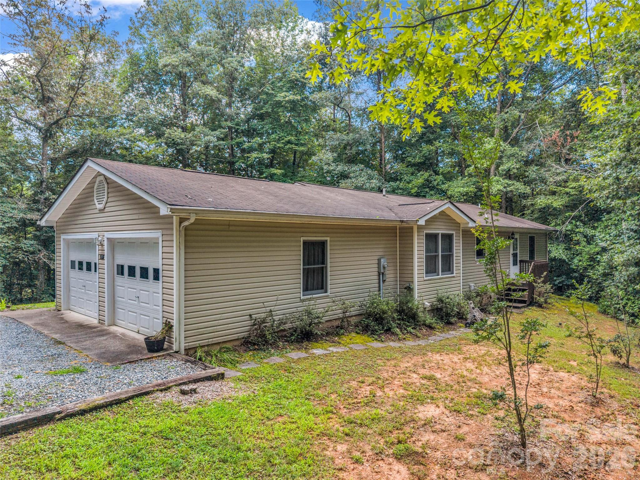 277 Debbies Branch Drive Property Photo 4
