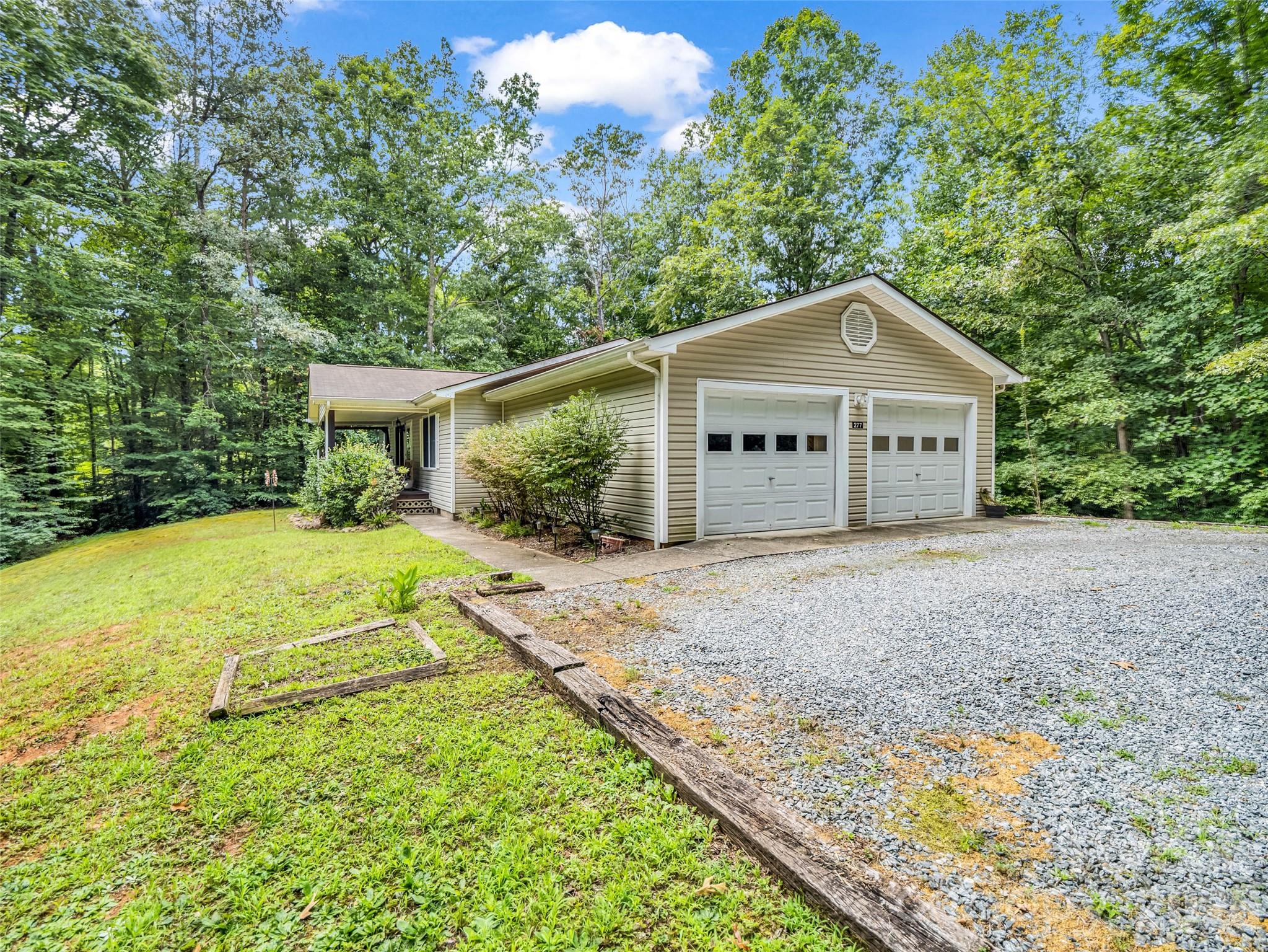 277 Debbies Branch Drive Property Photo 6