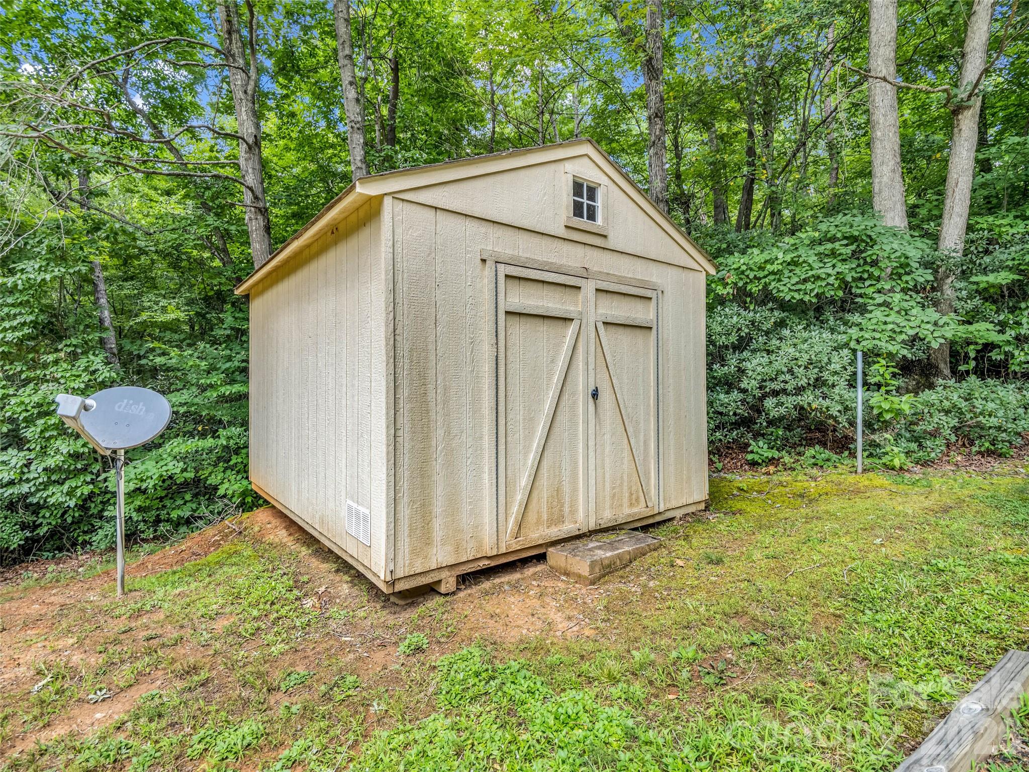 277 Debbies Branch Drive Property Photo 9
