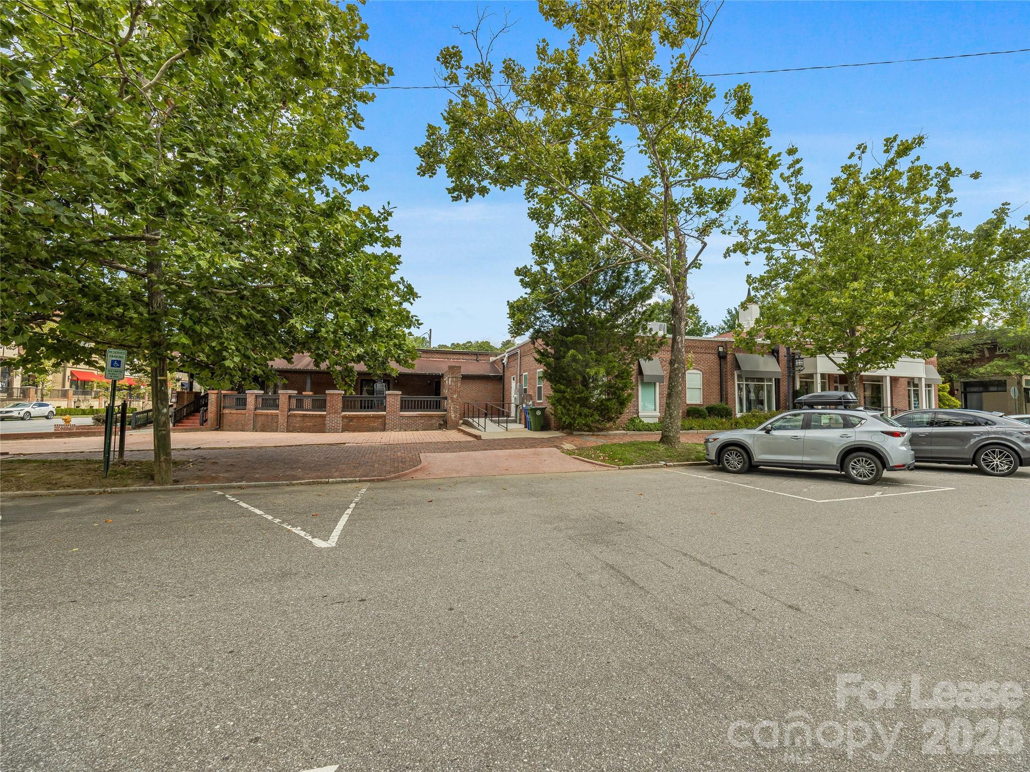 10 Biltmore Plaza Property Photo 17