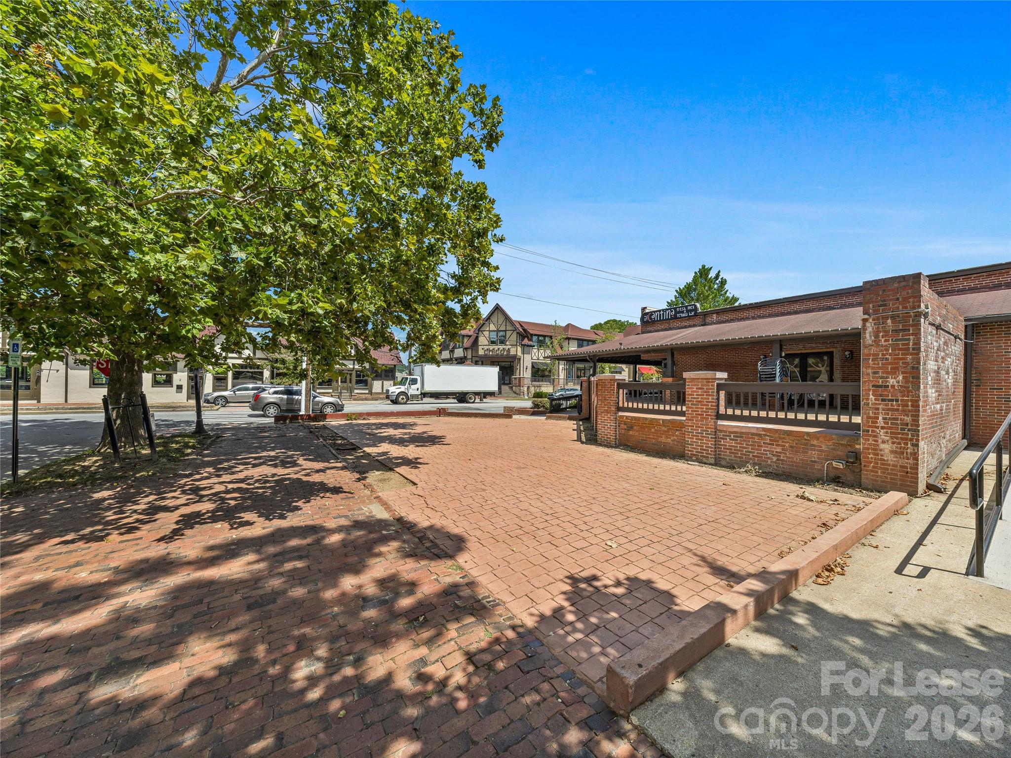 10 Biltmore Plaza Property Photo 19