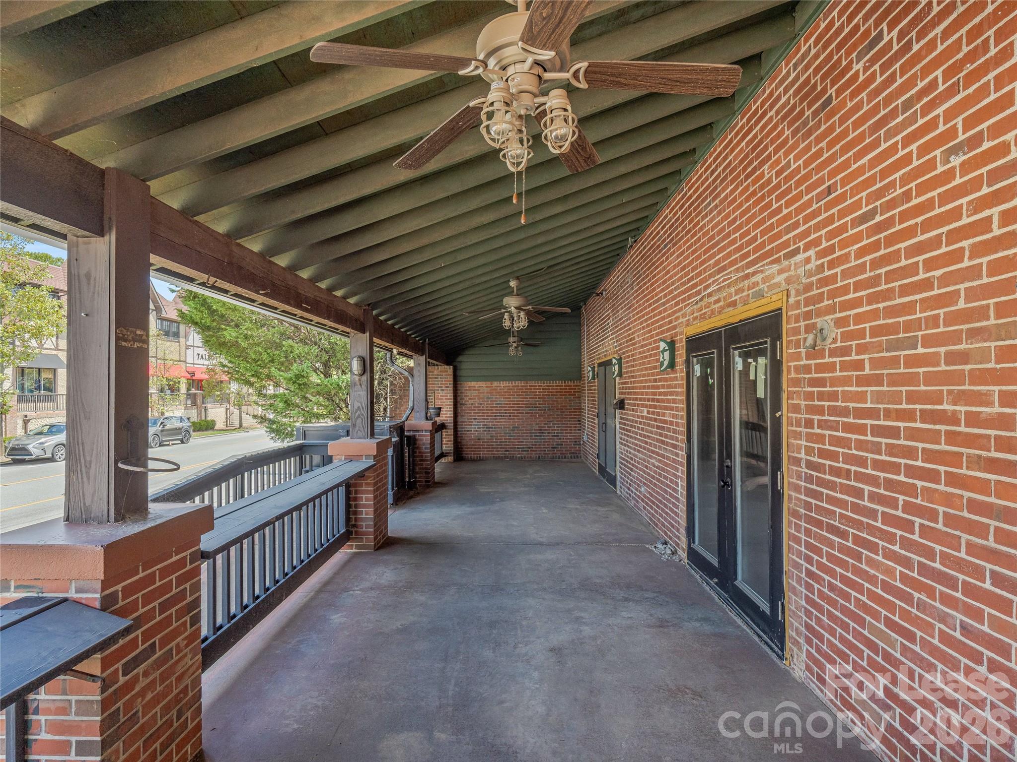10 Biltmore Plaza Property Photo 22