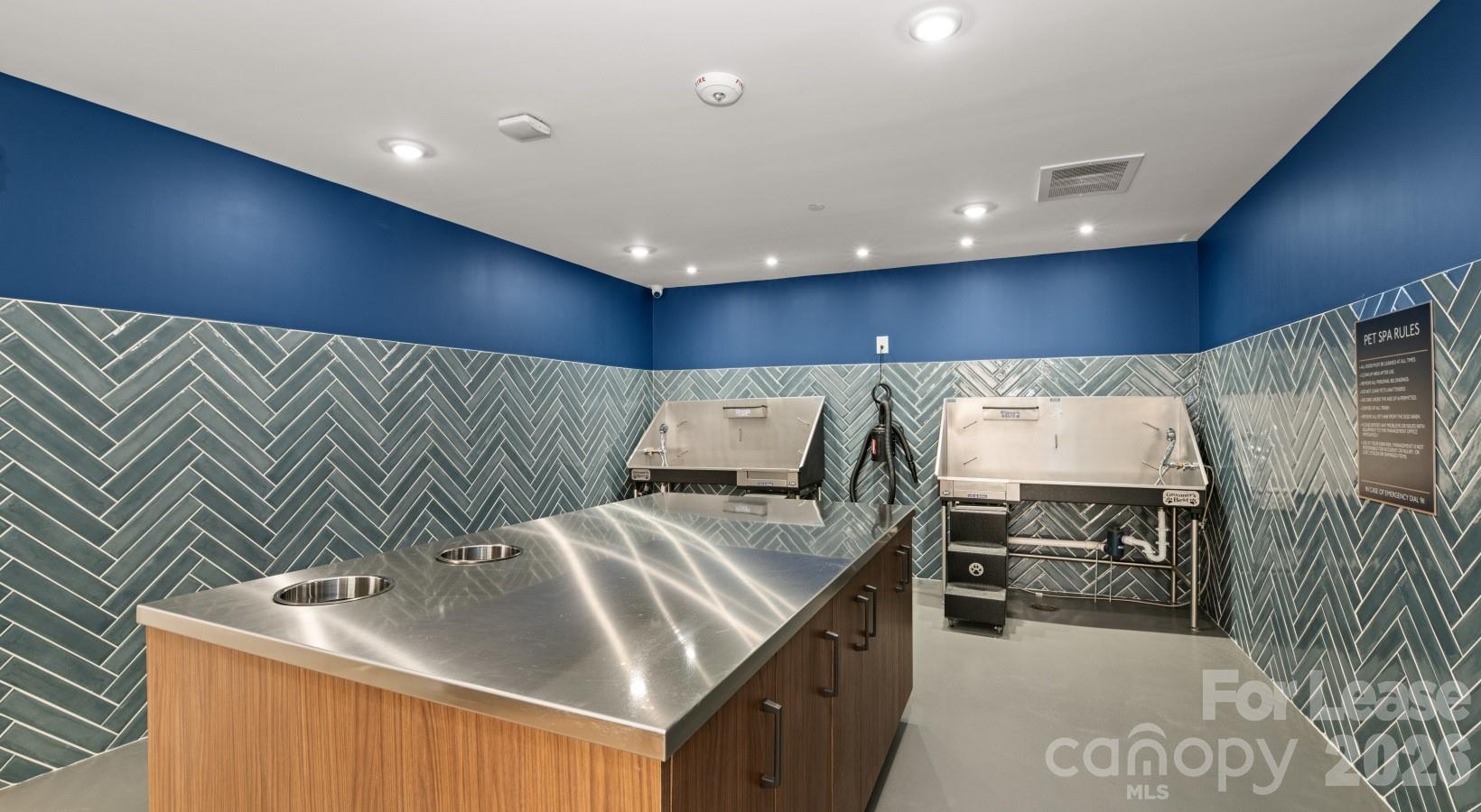 426 N Tryon Street C2.1s Property Photo 7