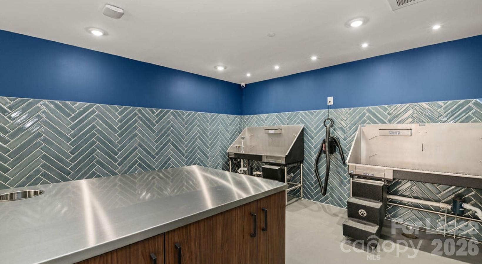 426 N Tryon Street C2.1s Property Photo 8