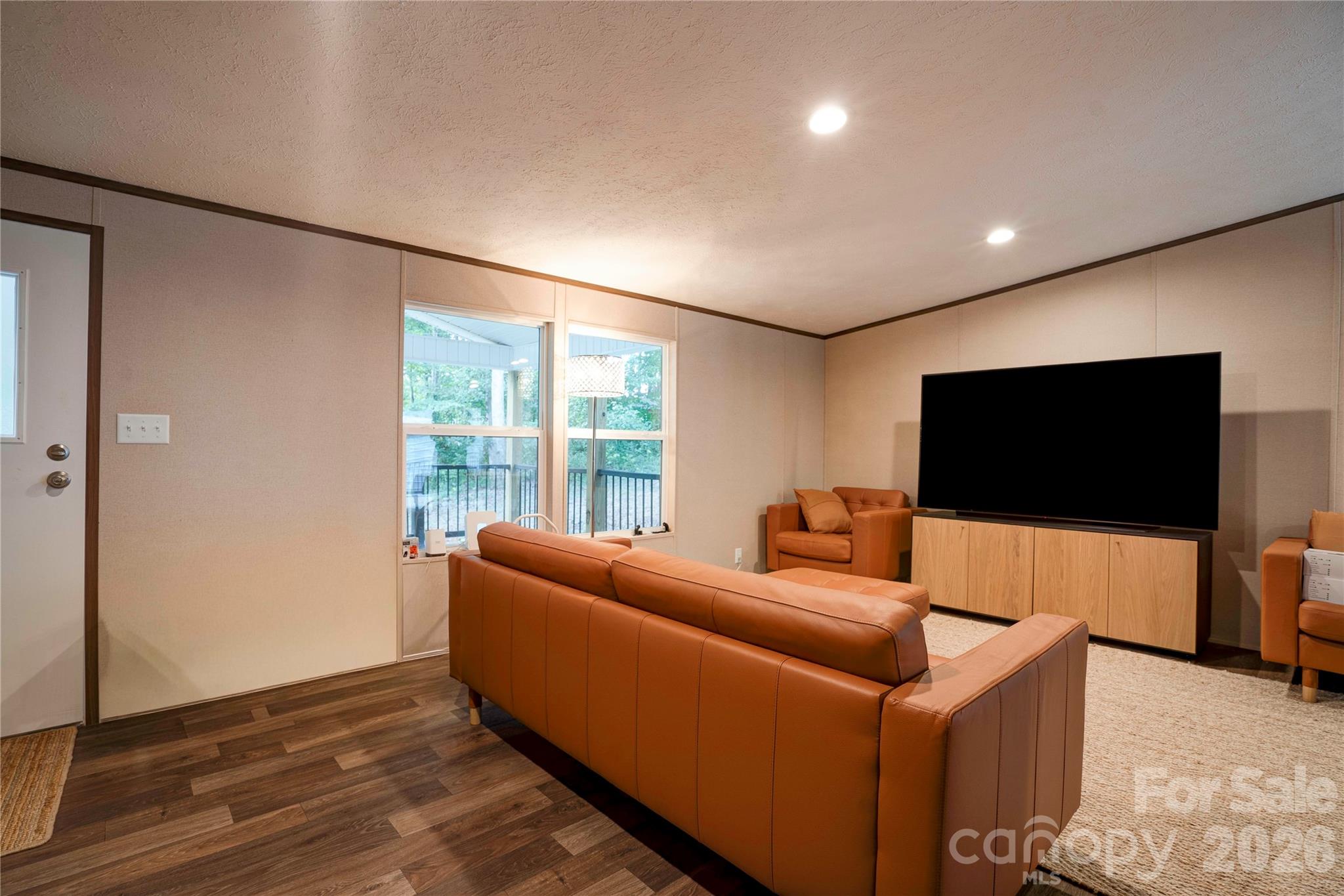 737 Pleasantdale Drive Property Photo 6