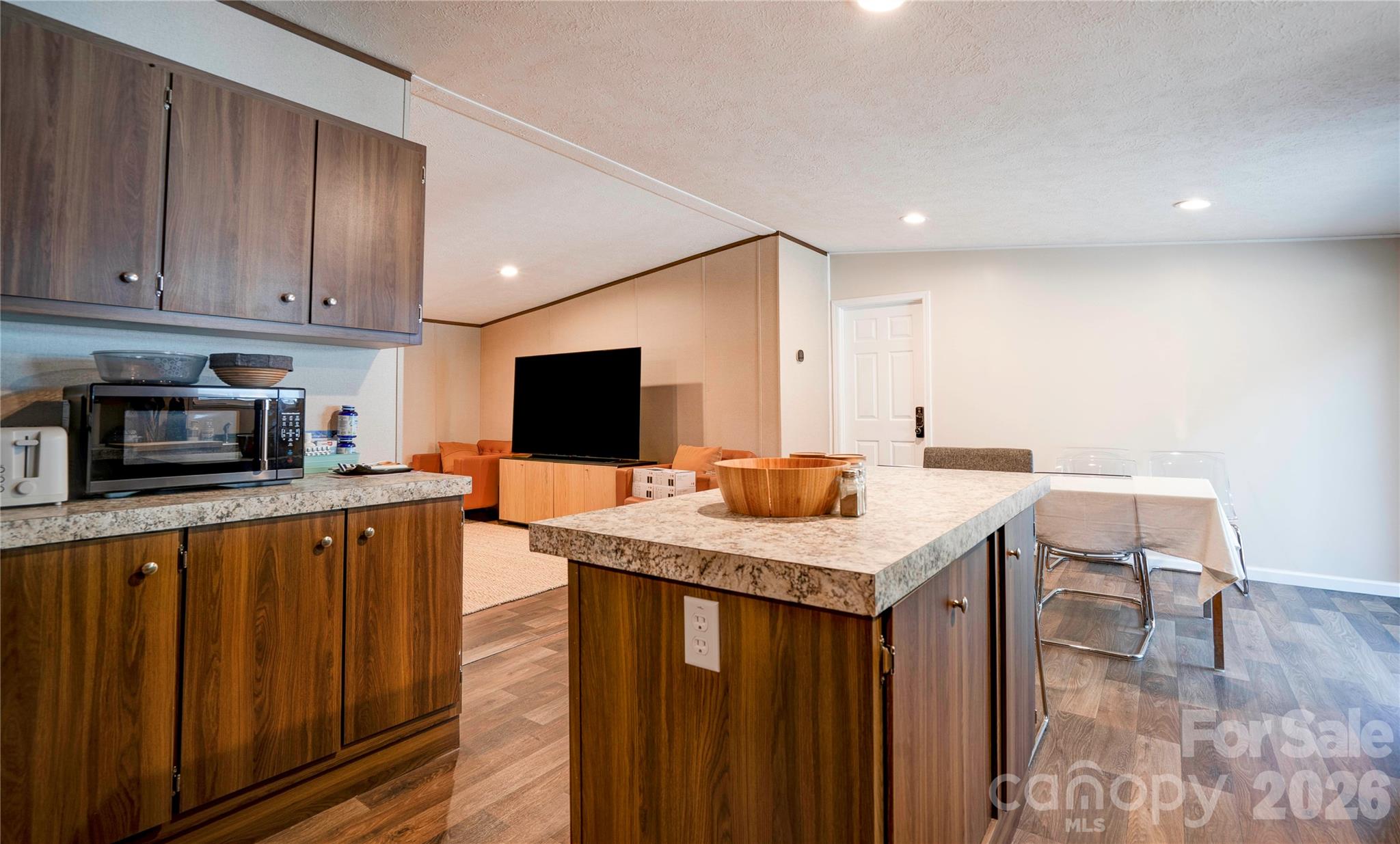 737 Pleasantdale Drive Property Photo 10