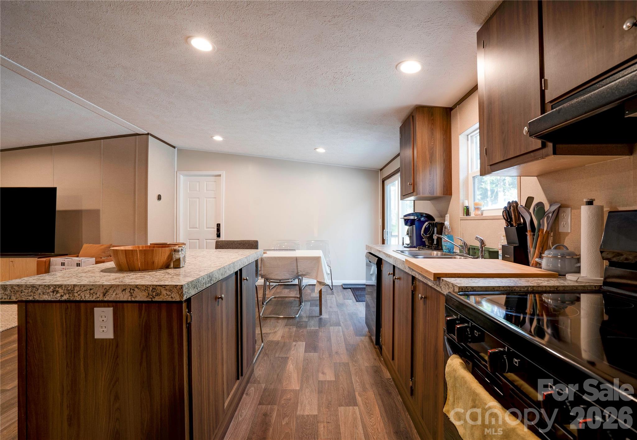 737 Pleasantdale Drive Property Photo 11