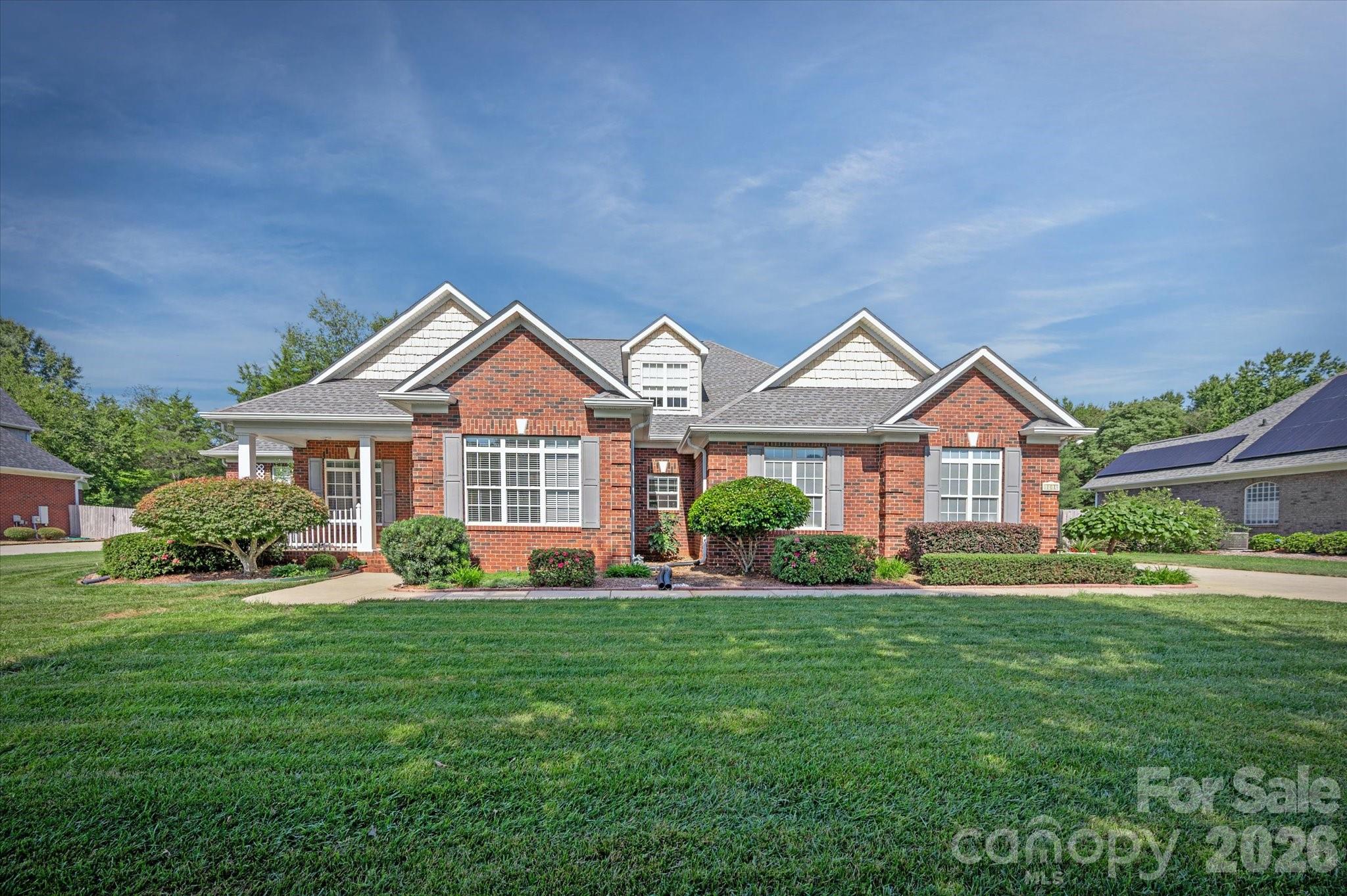 1913 Windmere Drive Property Photo 1