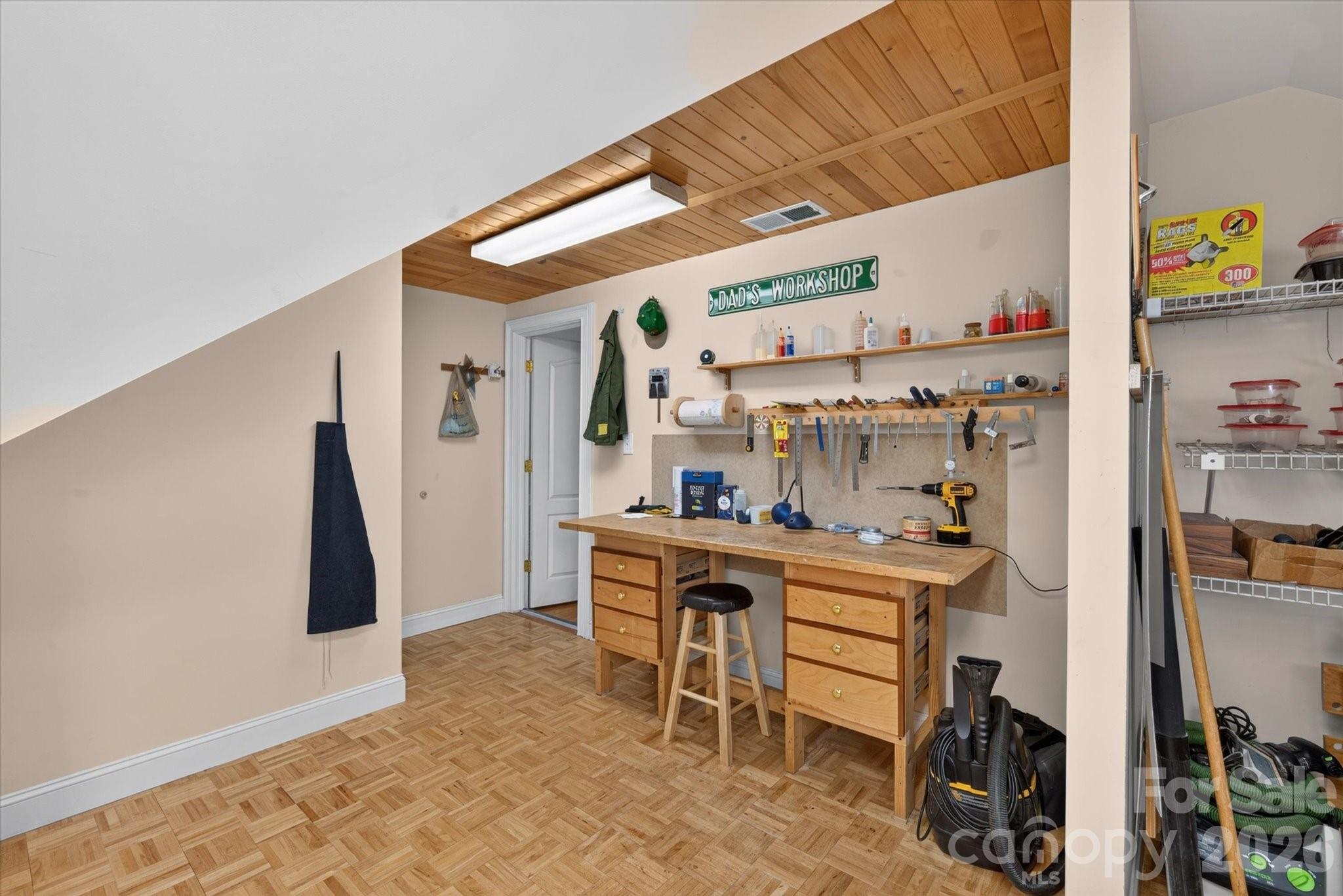 1913 Windmere Drive Property Photo 26